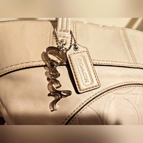 NWT COACH LAURA LEATHER TOTEstyle: F18336 – SILVER/SAND - Picture 3 of 7